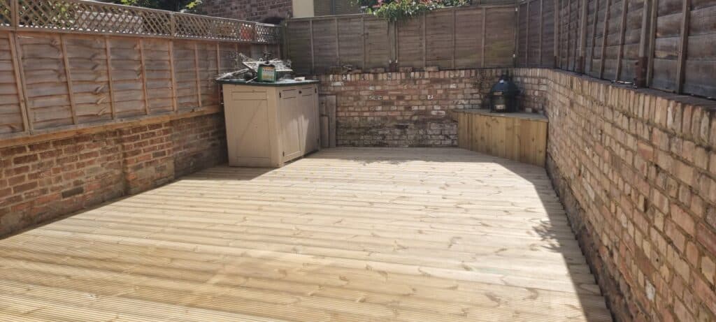 decking Holloway N7