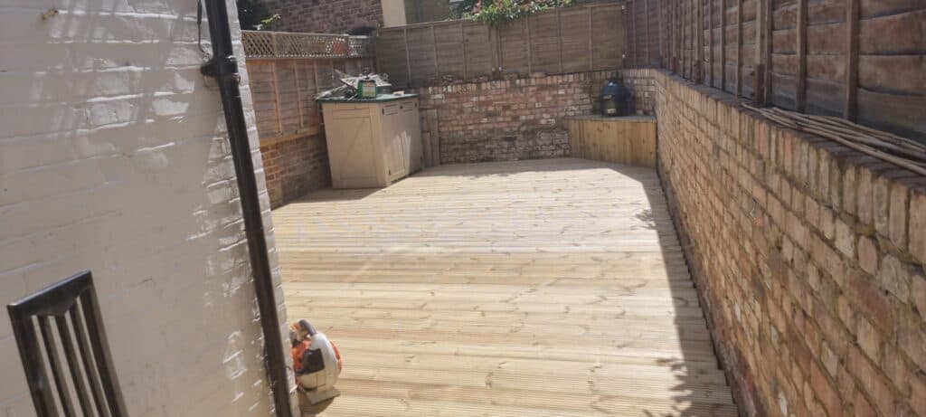 garden decking installation Holloway N7