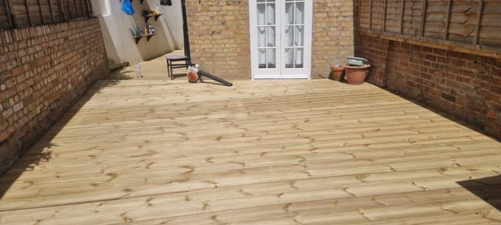 garden decking installation Holloway N7